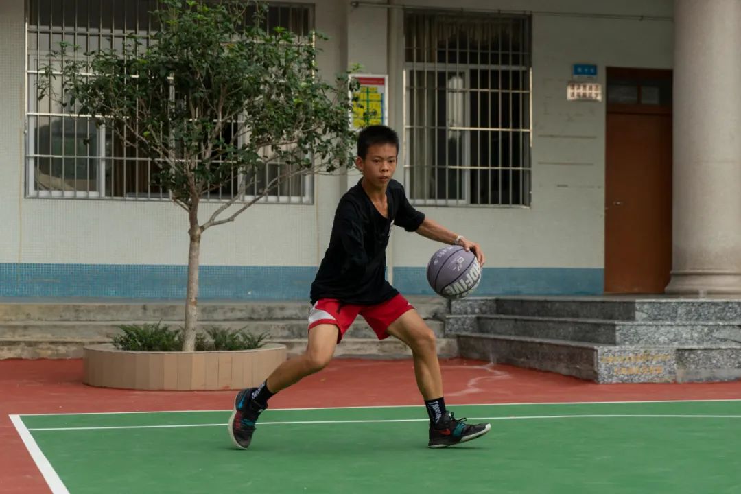 路人打篮球技巧是什么意思_路人篮球百家号_路人篮球视频