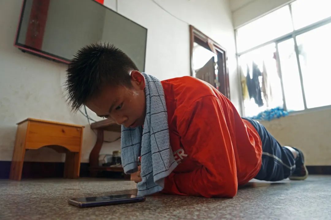 路人篮球百家号_路人打篮球技巧是什么意思_路人篮球视频